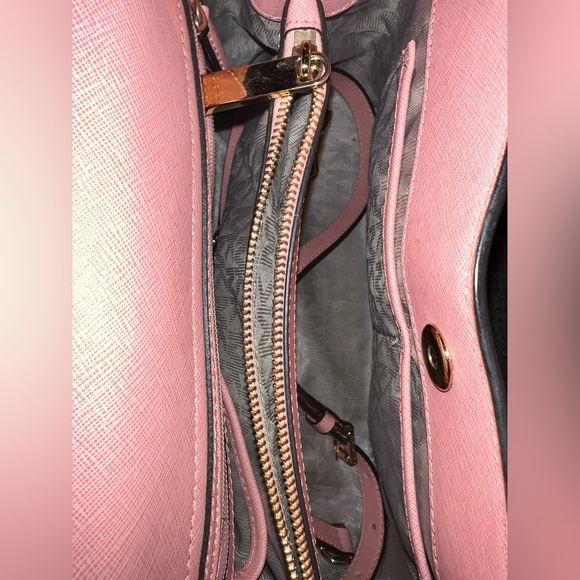 Michael Kors shoulder purse with crossbody strap - Picture 3 of 5